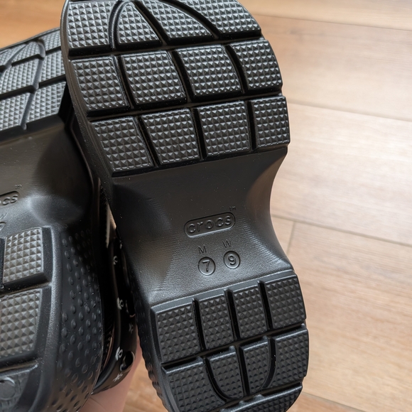 CROCS Wednesday Black and White Platform Shoes - Picture 6 of 6